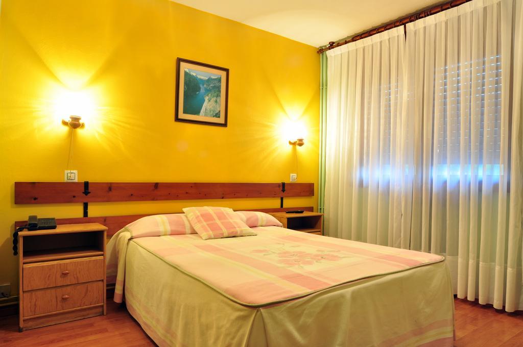 Hostal Europa San Roque del Acebal Bagian luar foto