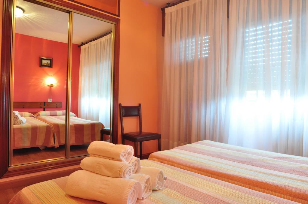 Hostal Europa San Roque del Acebal Bagian luar foto