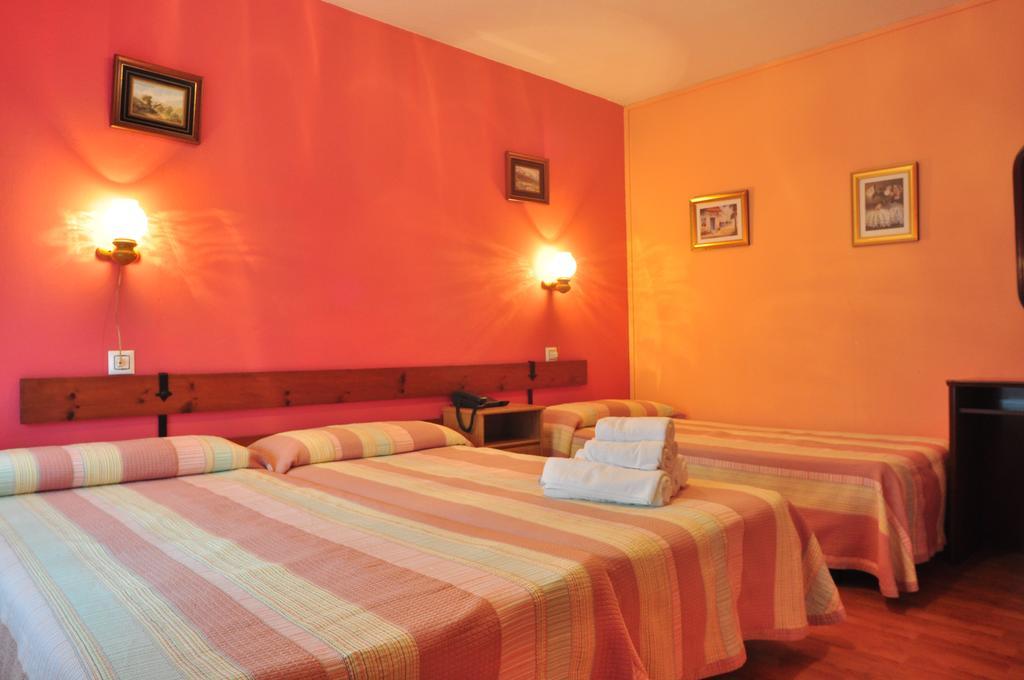 Hostal Europa San Roque del Acebal Bagian luar foto