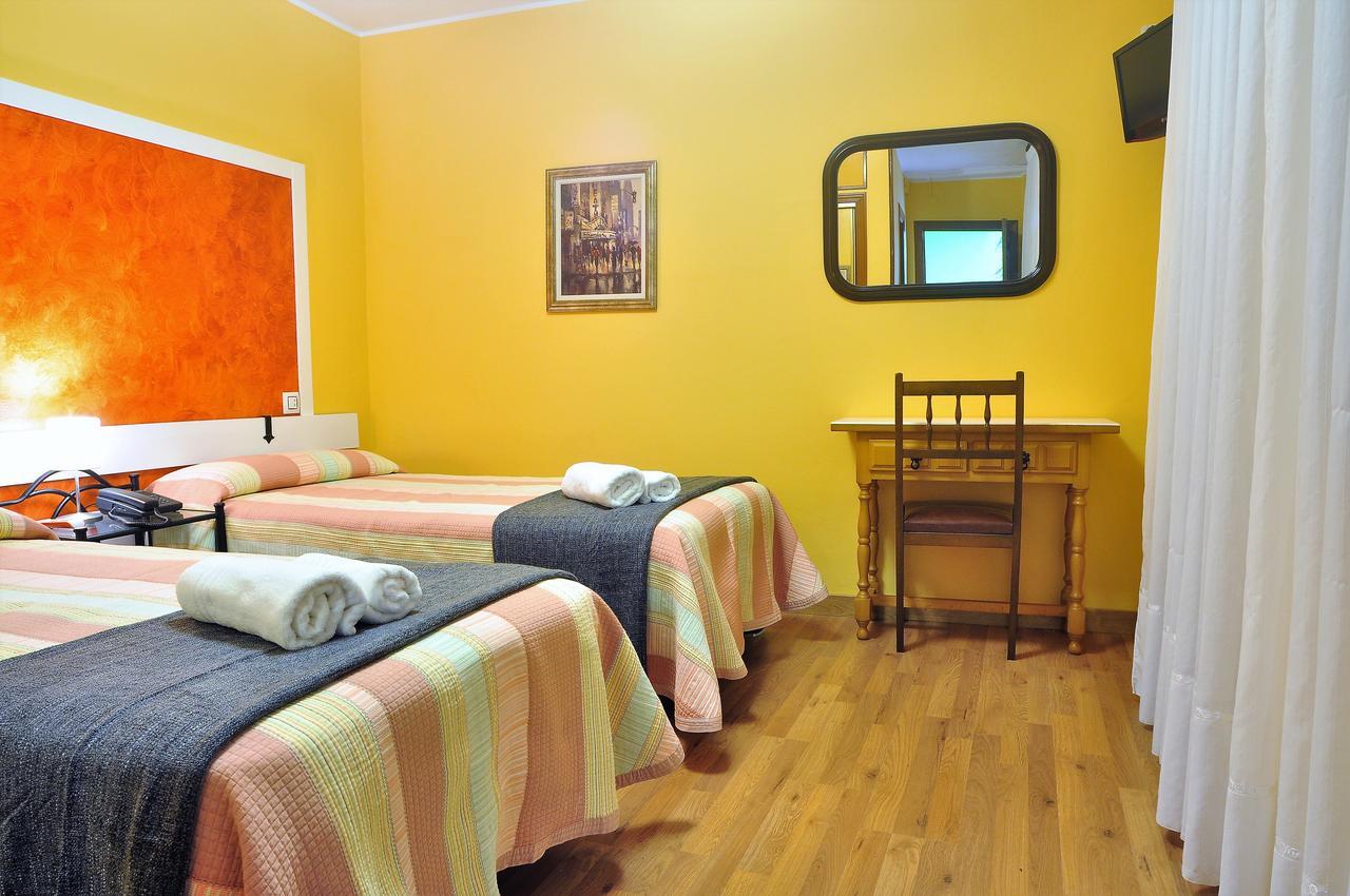 Hostal Europa San Roque del Acebal Bagian luar foto